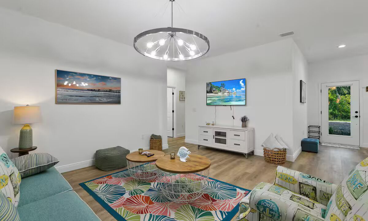 Photo of Livingroom in Englewood East