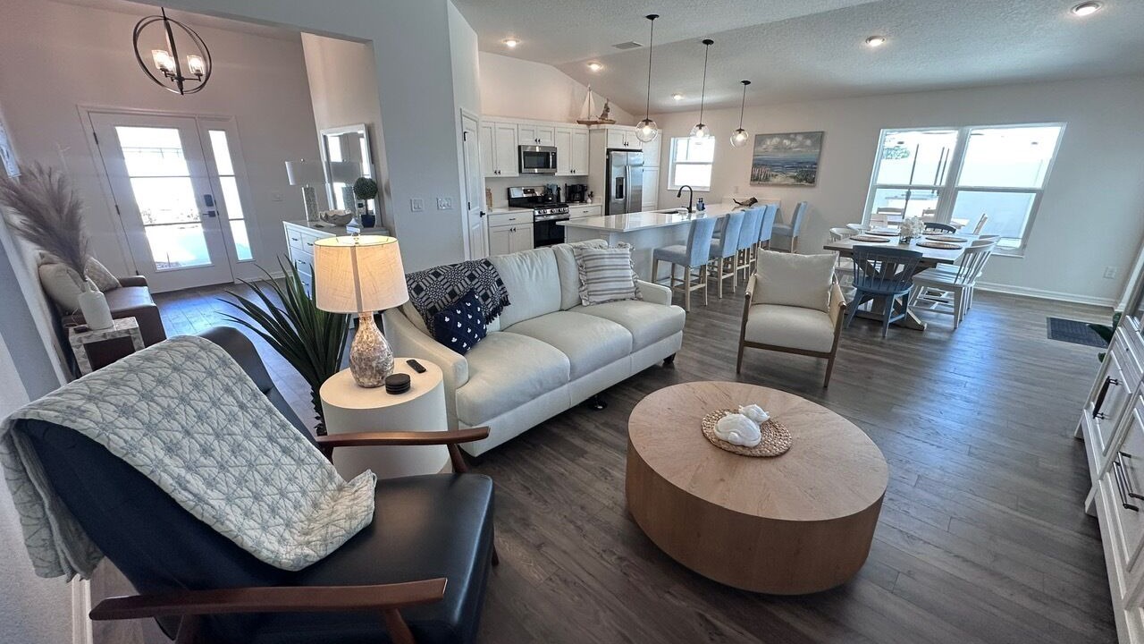 Photo of Livingroom in Candler