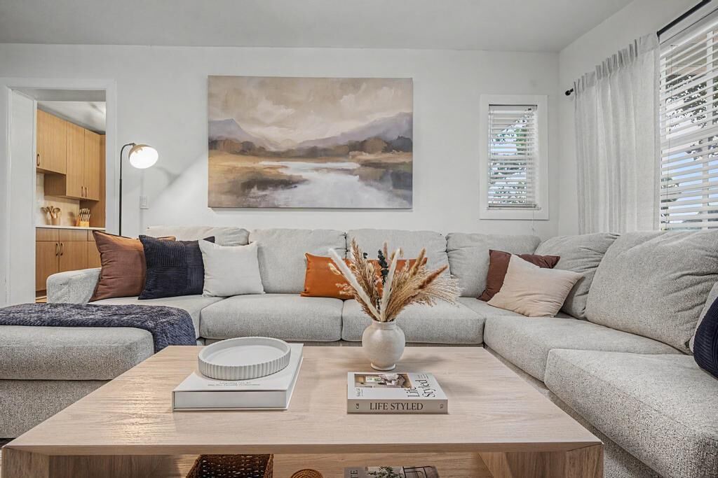 Photo of Livingroom in Town N County Park