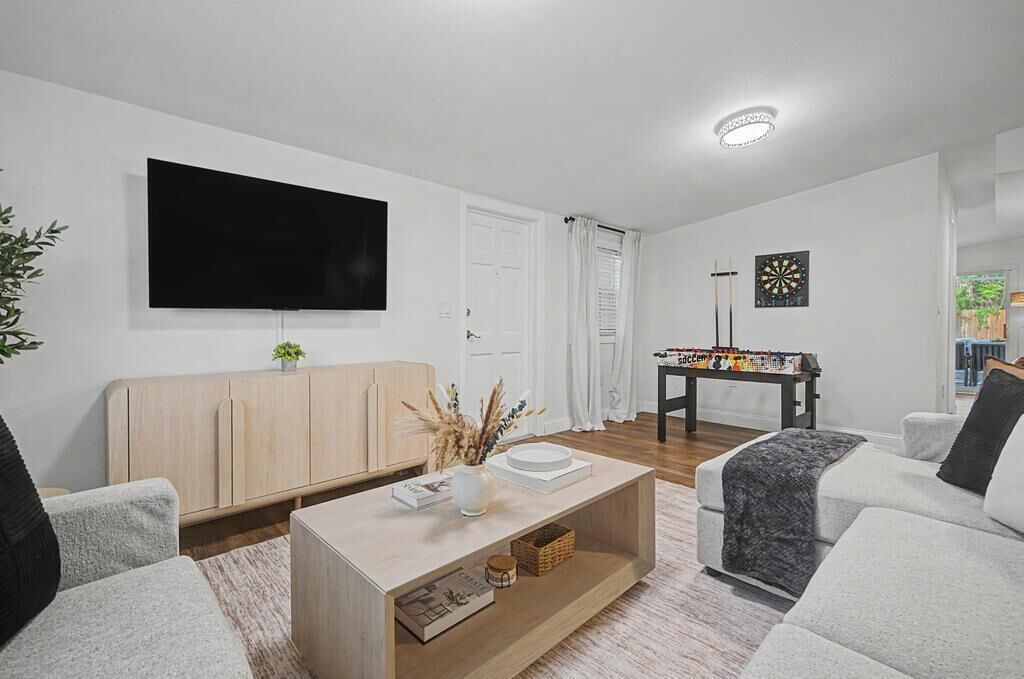 Photo of Livingroom in Town N County Park
