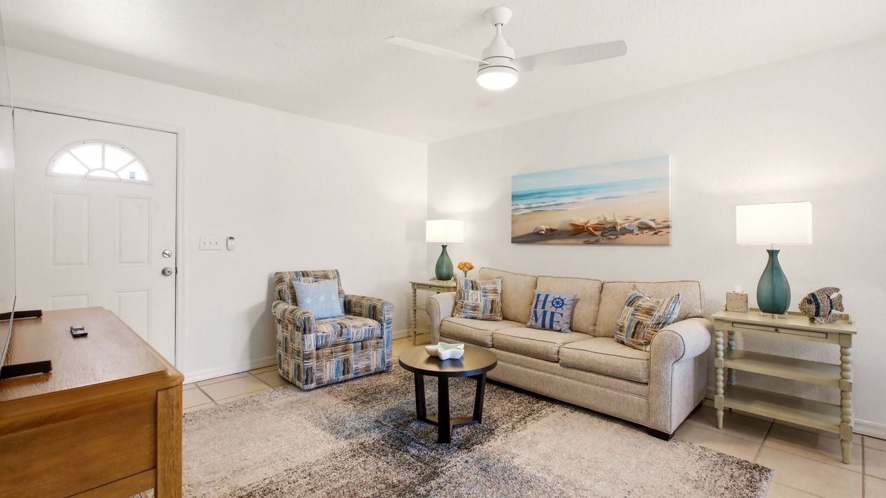 Photo of Livingroom in Englewood East