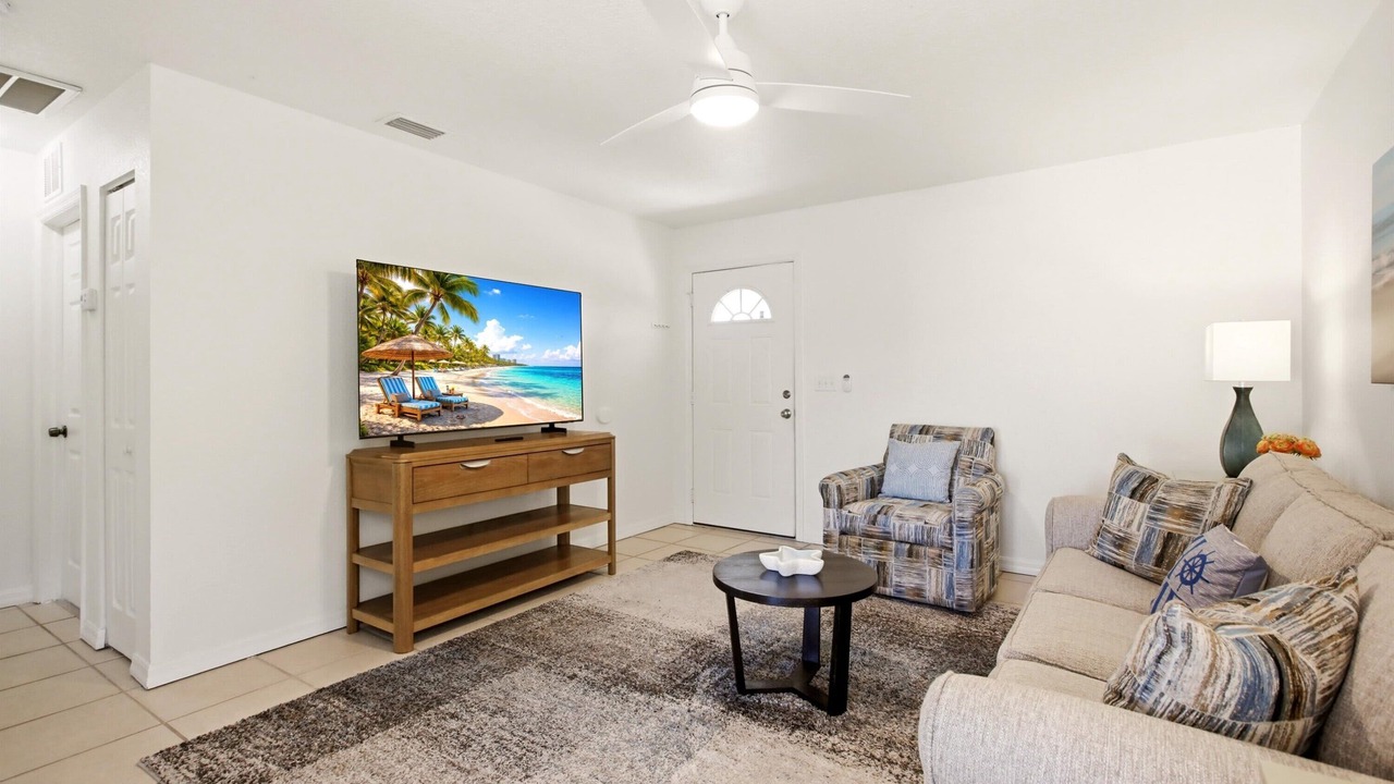 Photo of Livingroom in Englewood East