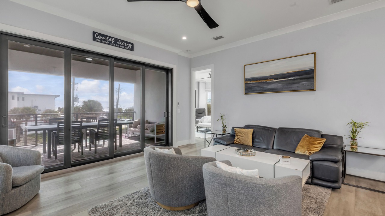 Photo of Livingroom in New Smyrna Beach