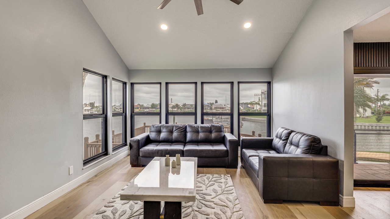 Photo of Livingroom in Apollo Beach