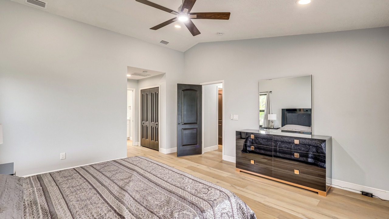 Photo of Bedroom in Apollo Beach