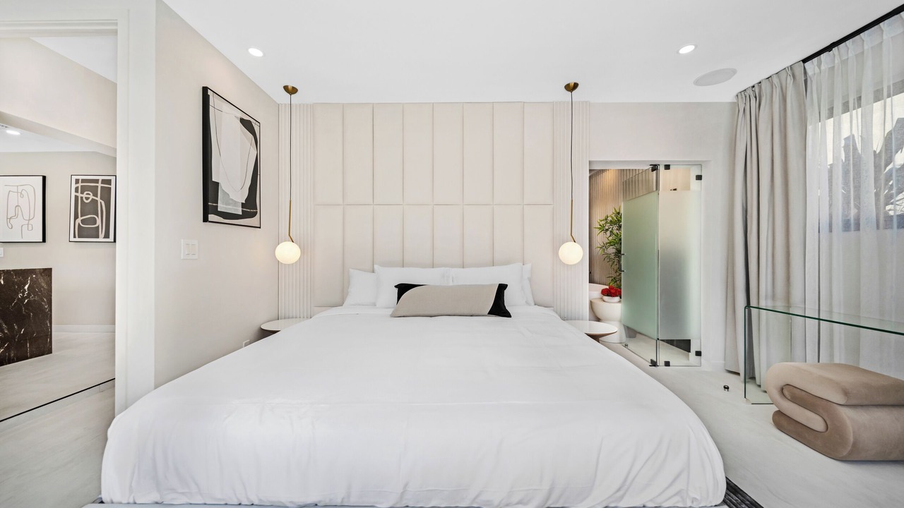 Photo of Bedroom in Hallandale Beach