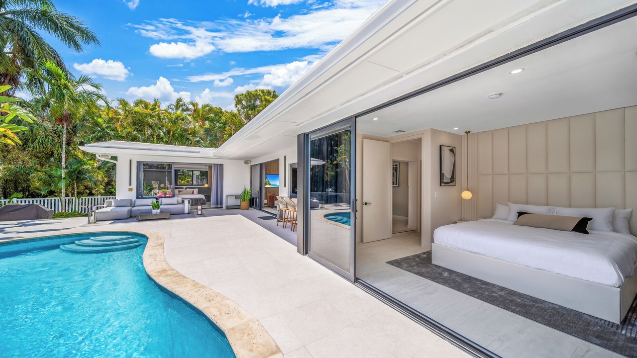 Photo of Outdoor in Hallandale Beach