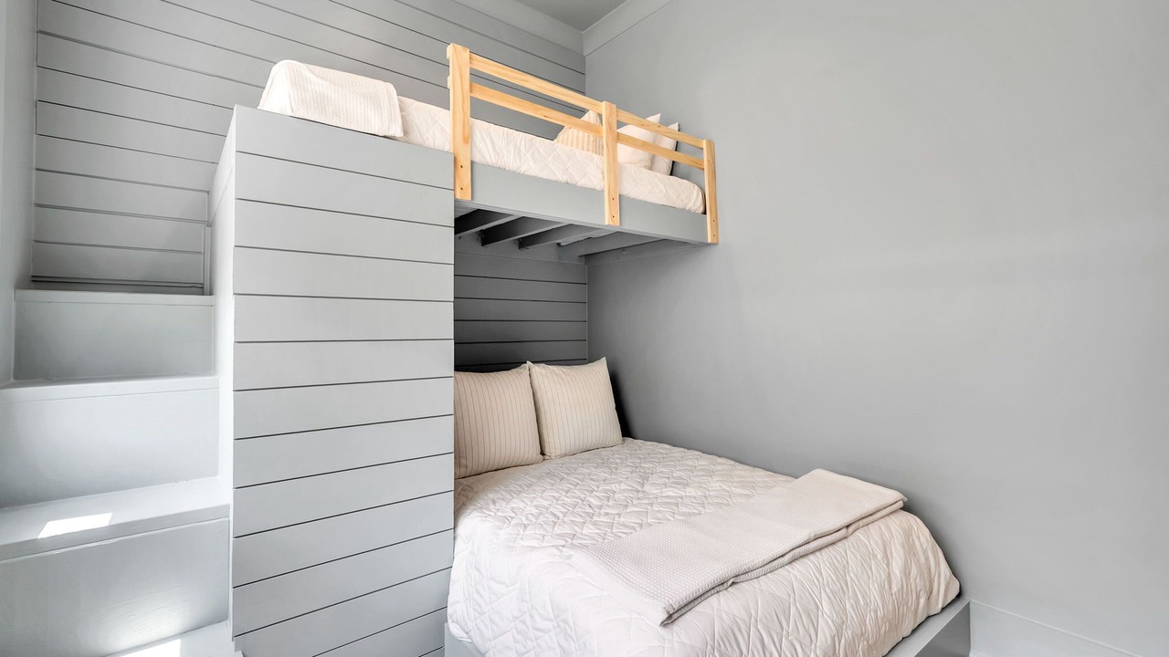 Photo of Bedroom in Gulfview Heights