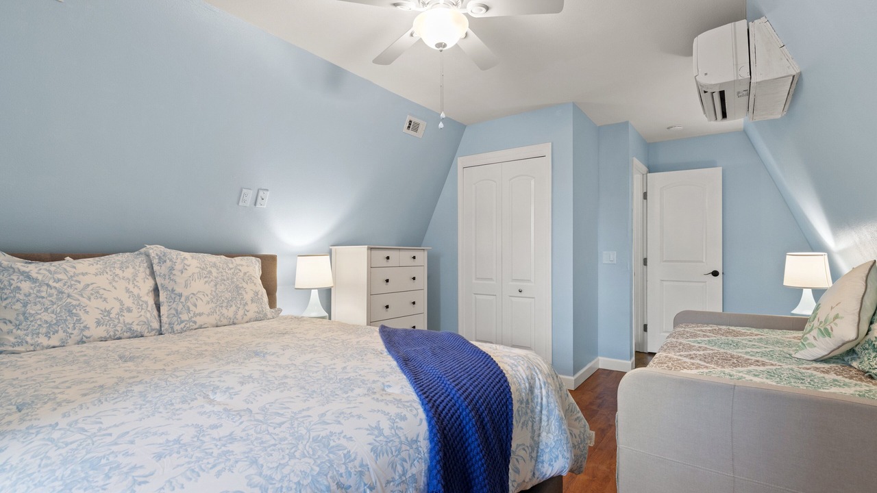 Photo of Bedroom in Upper Grand Lagoon
