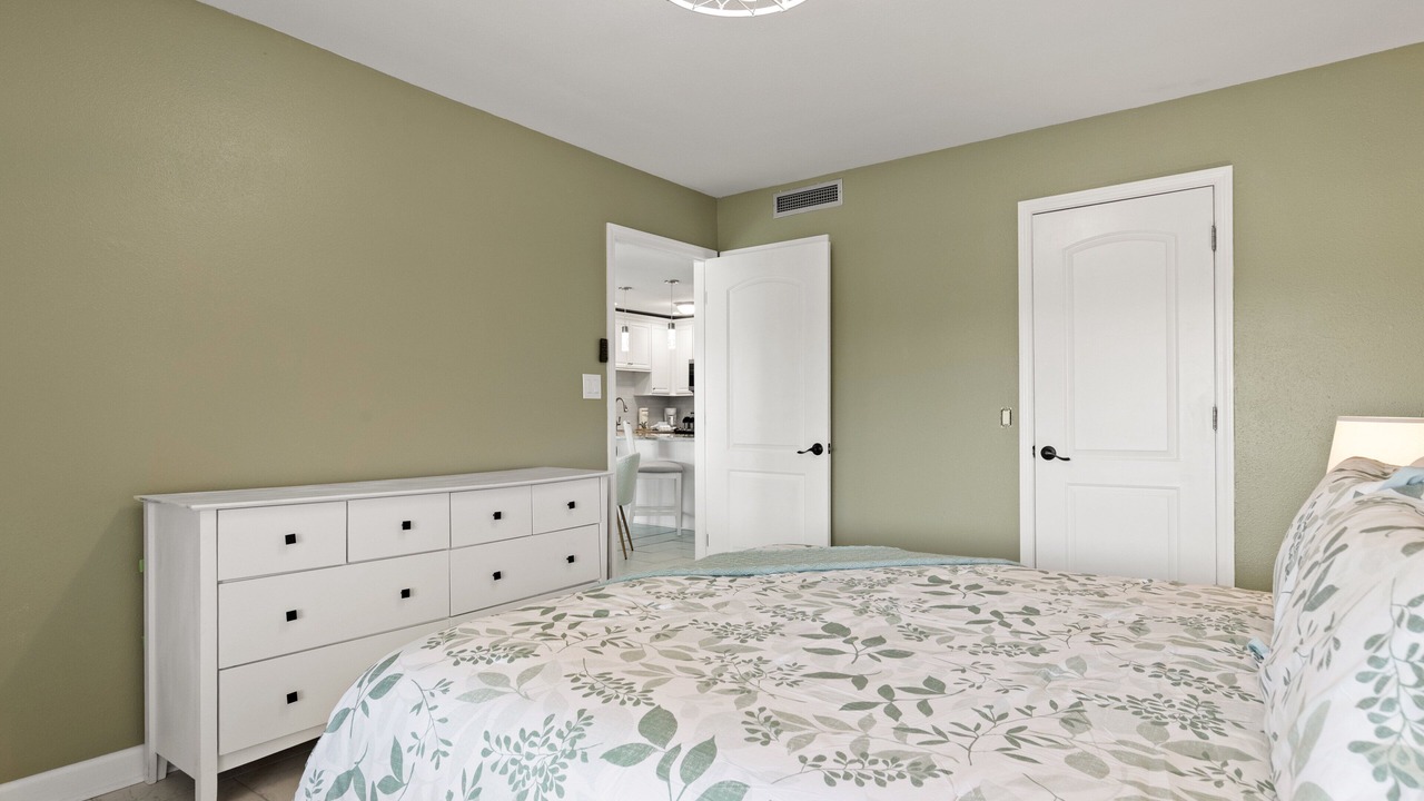 Photo of Bedroom in Upper Grand Lagoon