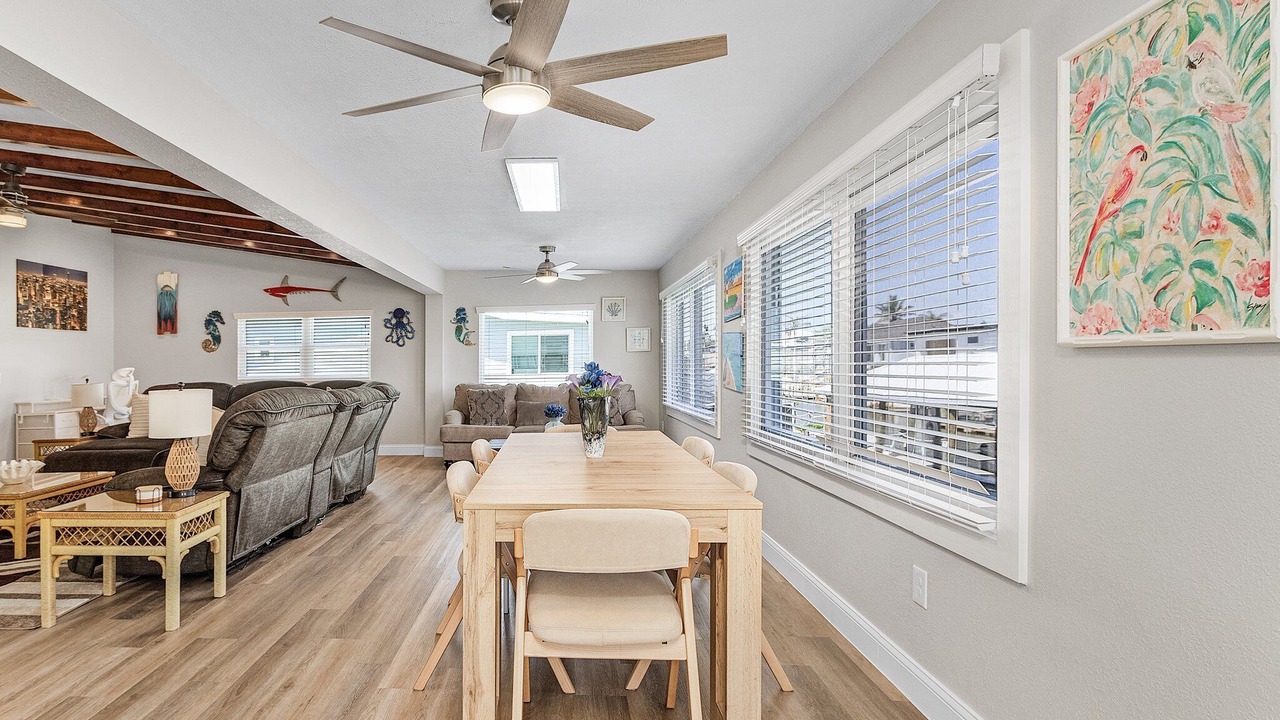 Photo of Bedroom in Mid Island