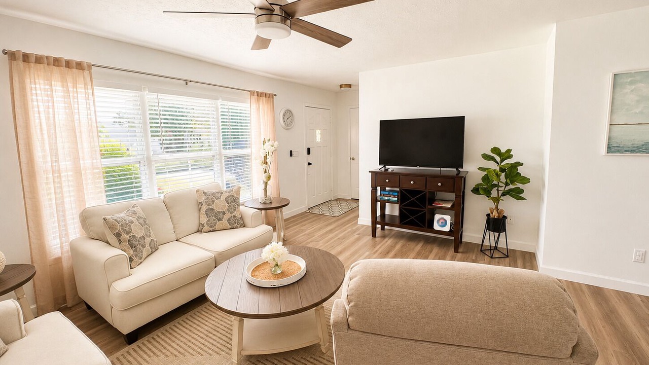 Photo of Livingroom in Yacht Club