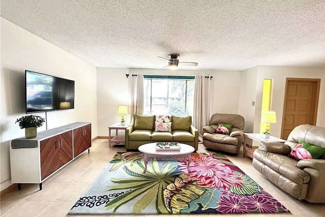 Photo of Livingroom in Lochmoor Waterway Estates