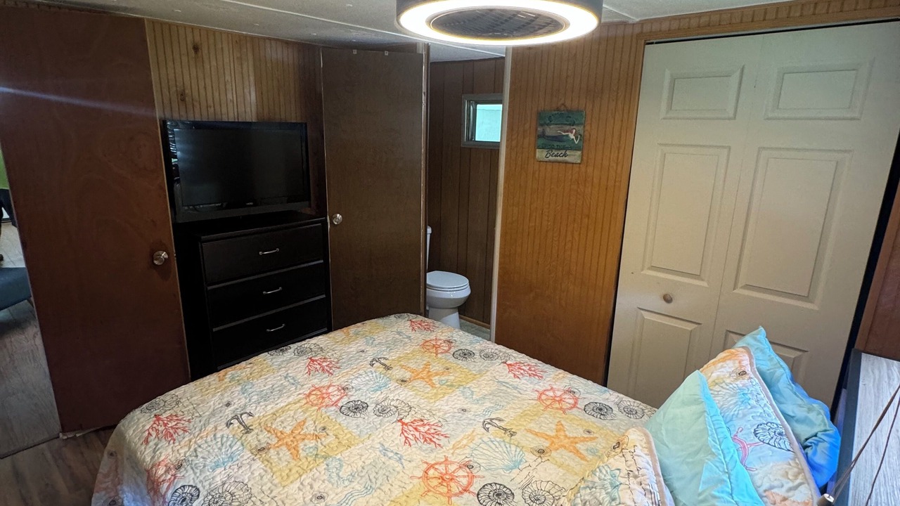 Photo of Bedroom in Weeki Wachee Gardens