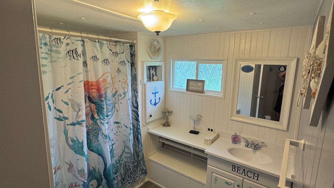 Photo of Bathroom in Weeki Wachee Gardens