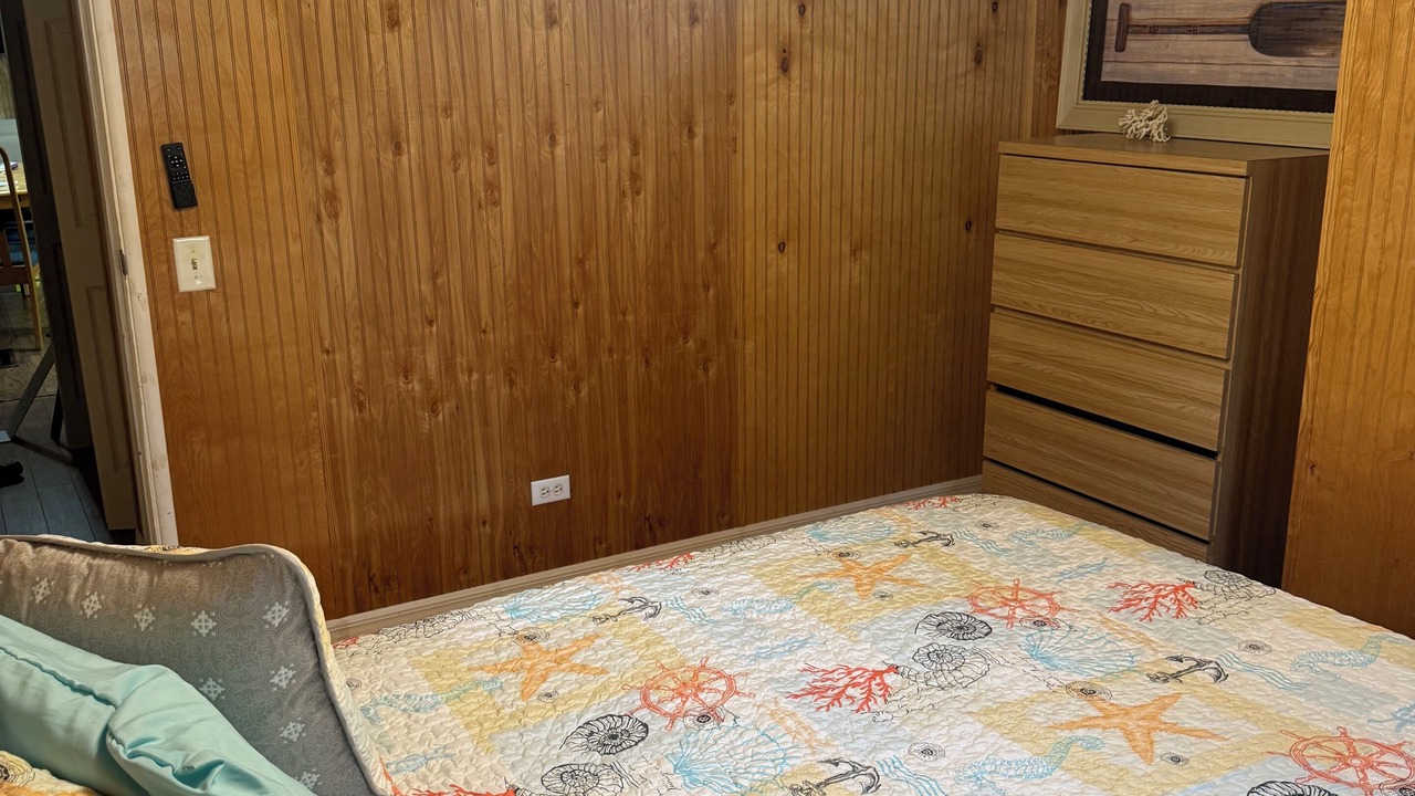 Photo of Bedroom in Weeki Wachee Gardens