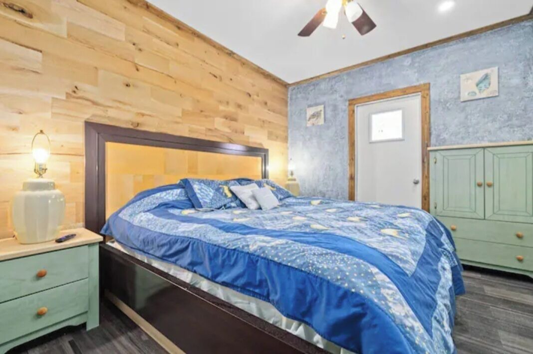 Photo of Bedroom in Berkeley Manor