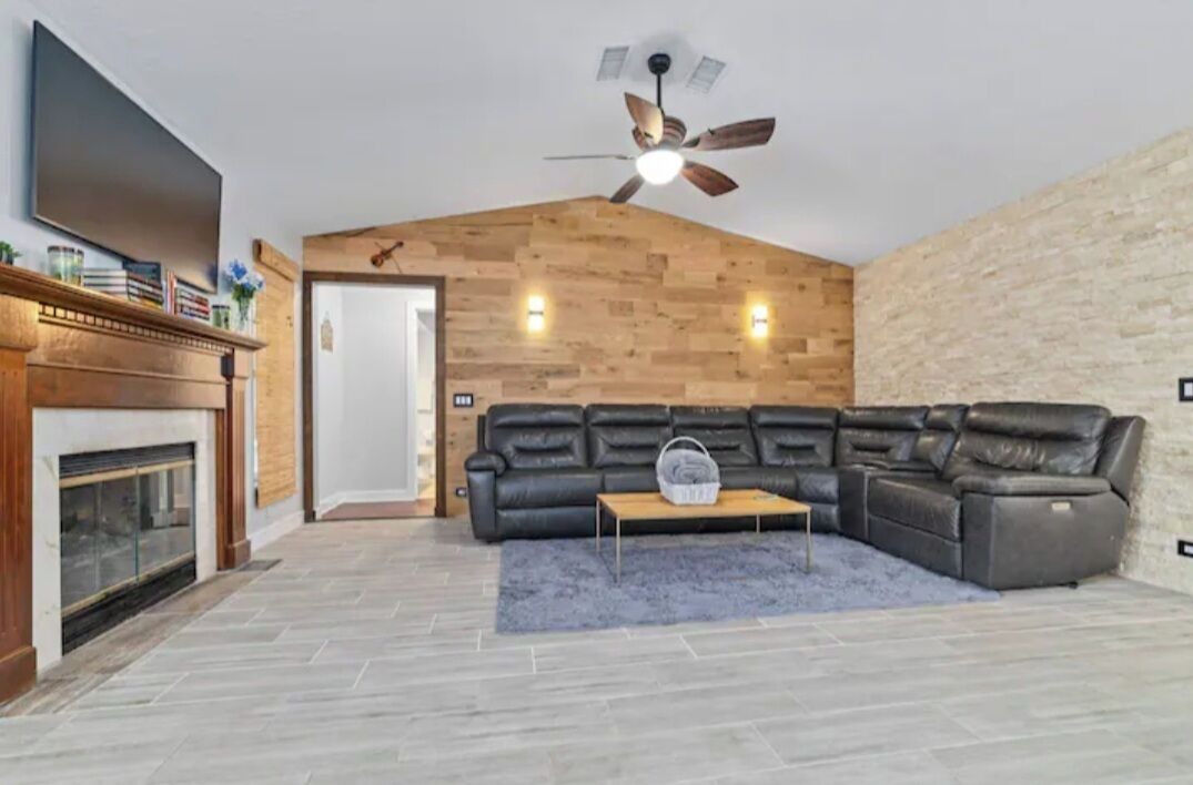 Photo of Livingroom in Berkeley Manor