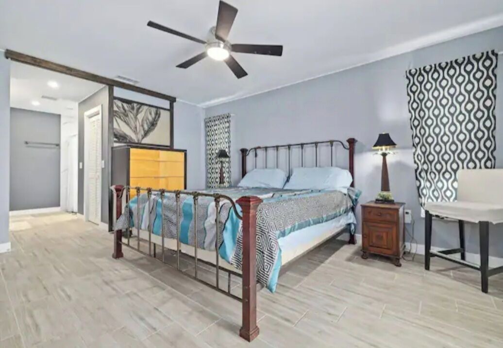 Photo of Bedroom in Berkeley Manor