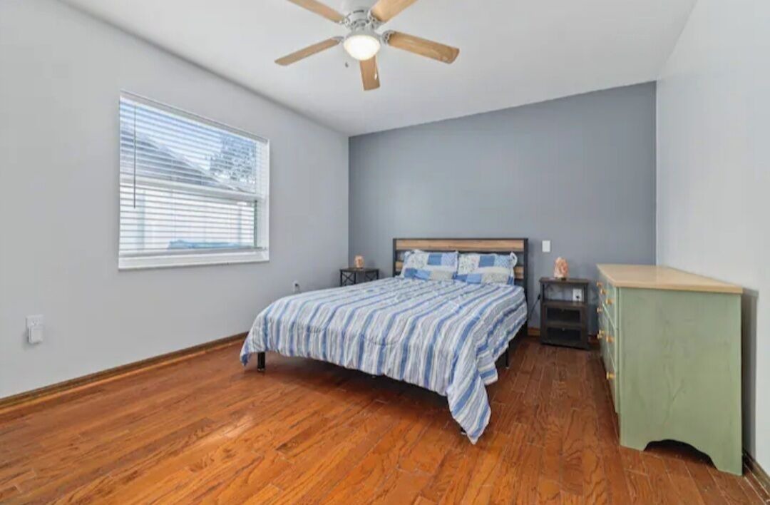 Photo of Bedroom in Berkeley Manor