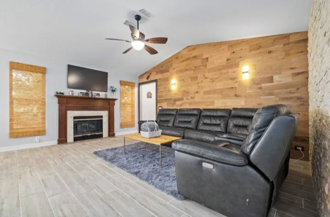 Photo of Livingroom in Berkeley Manor