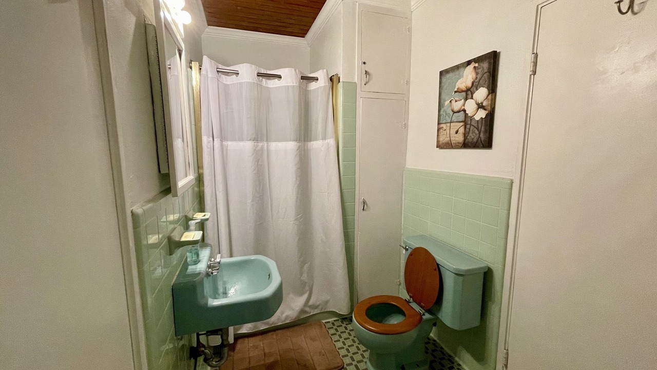 Photo of Bathroom in Hartsfield