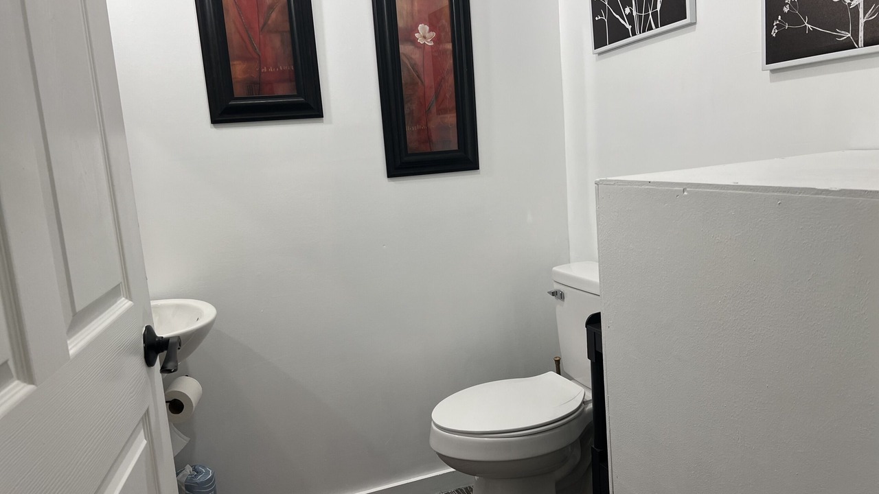 Photo of Bathroom in Hartsfield