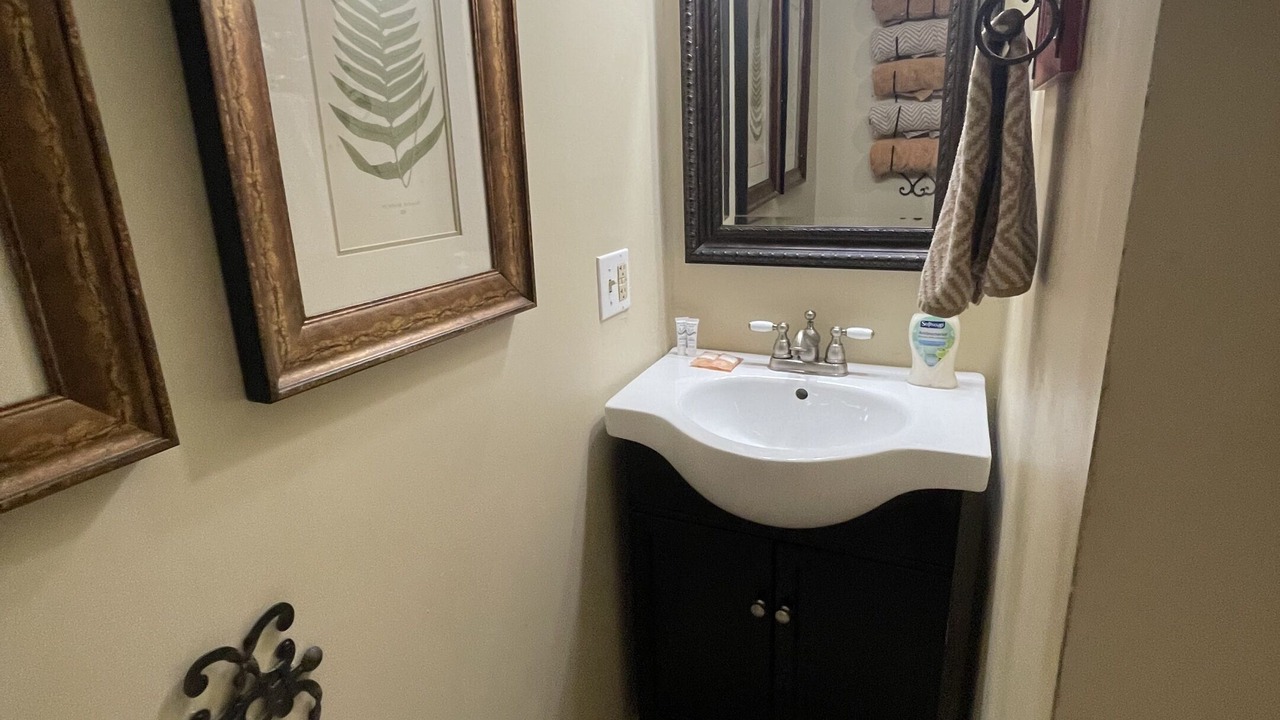 Photo of Bathroom in Hartsfield