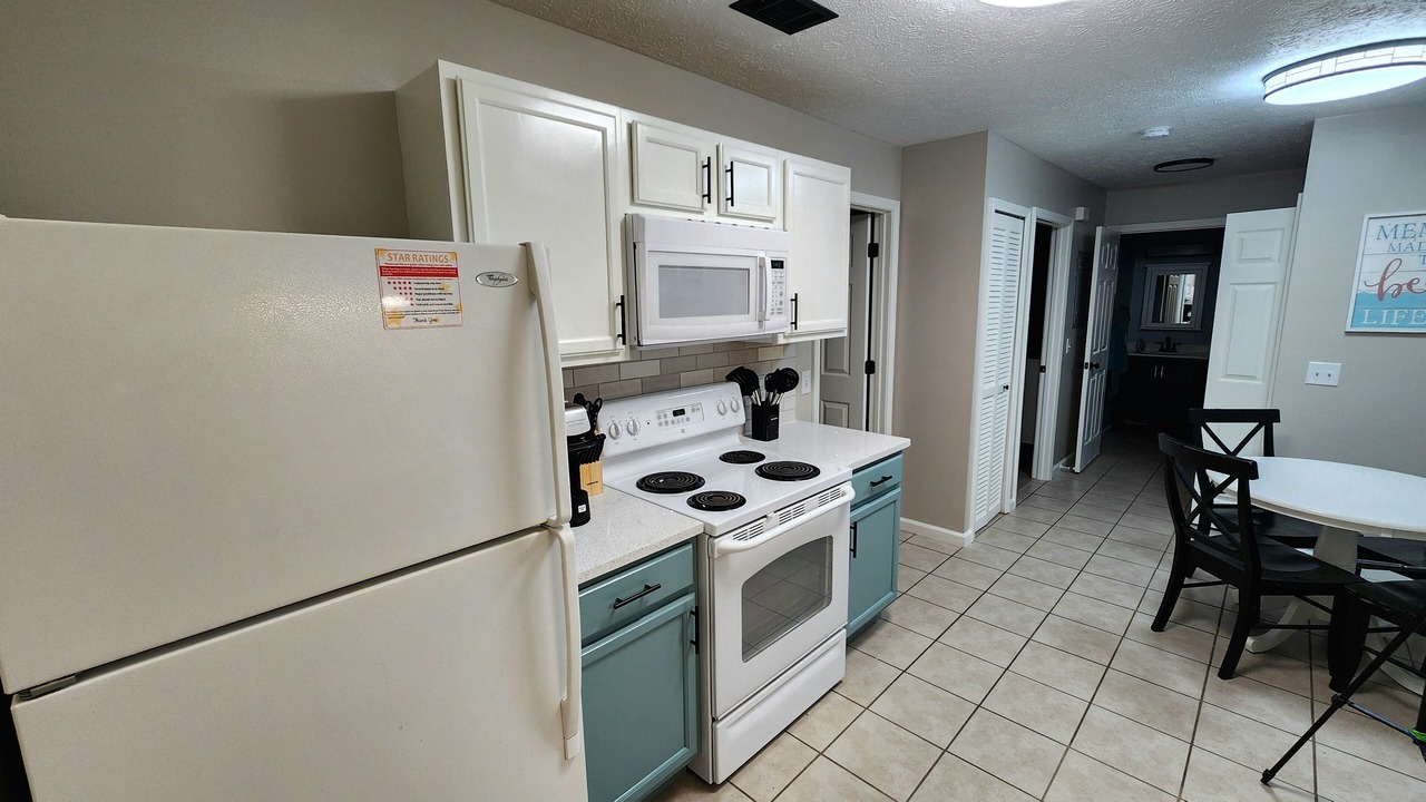 Photo of Kitchen in Biltmore Beach