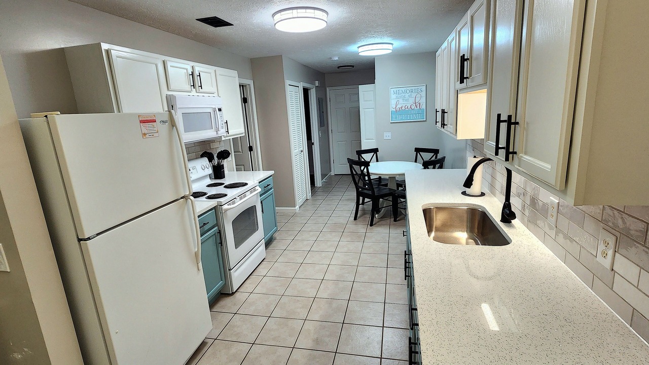 Photo of Kitchen in Biltmore Beach