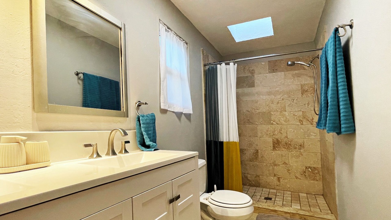 Photo of Bathroom in Trafalgar
