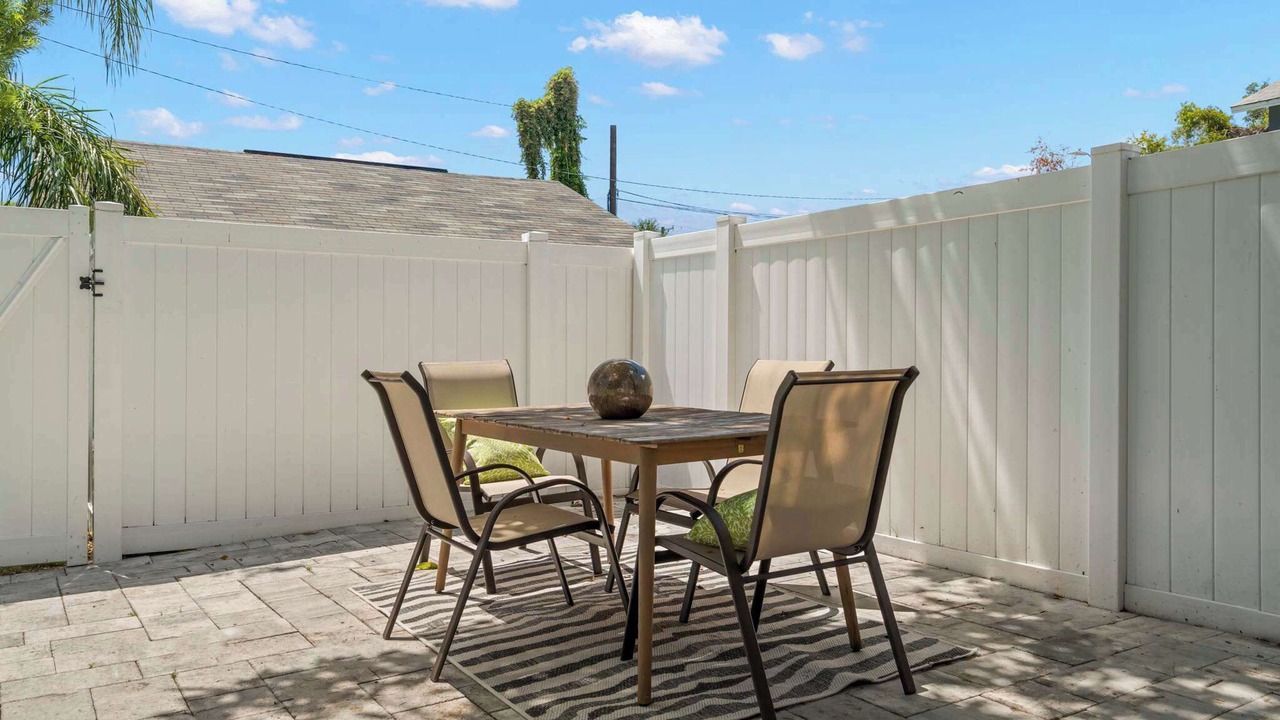 Photo of Outdoor in Courier City - Oscawana