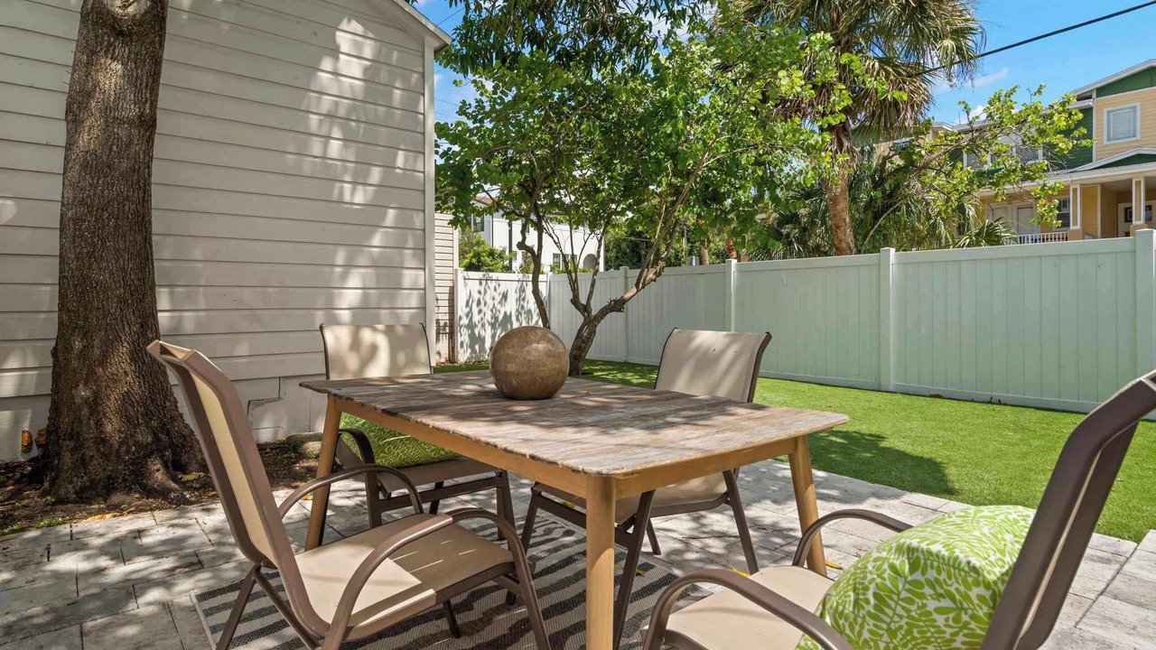 Photo of Outdoor in Courier City - Oscawana