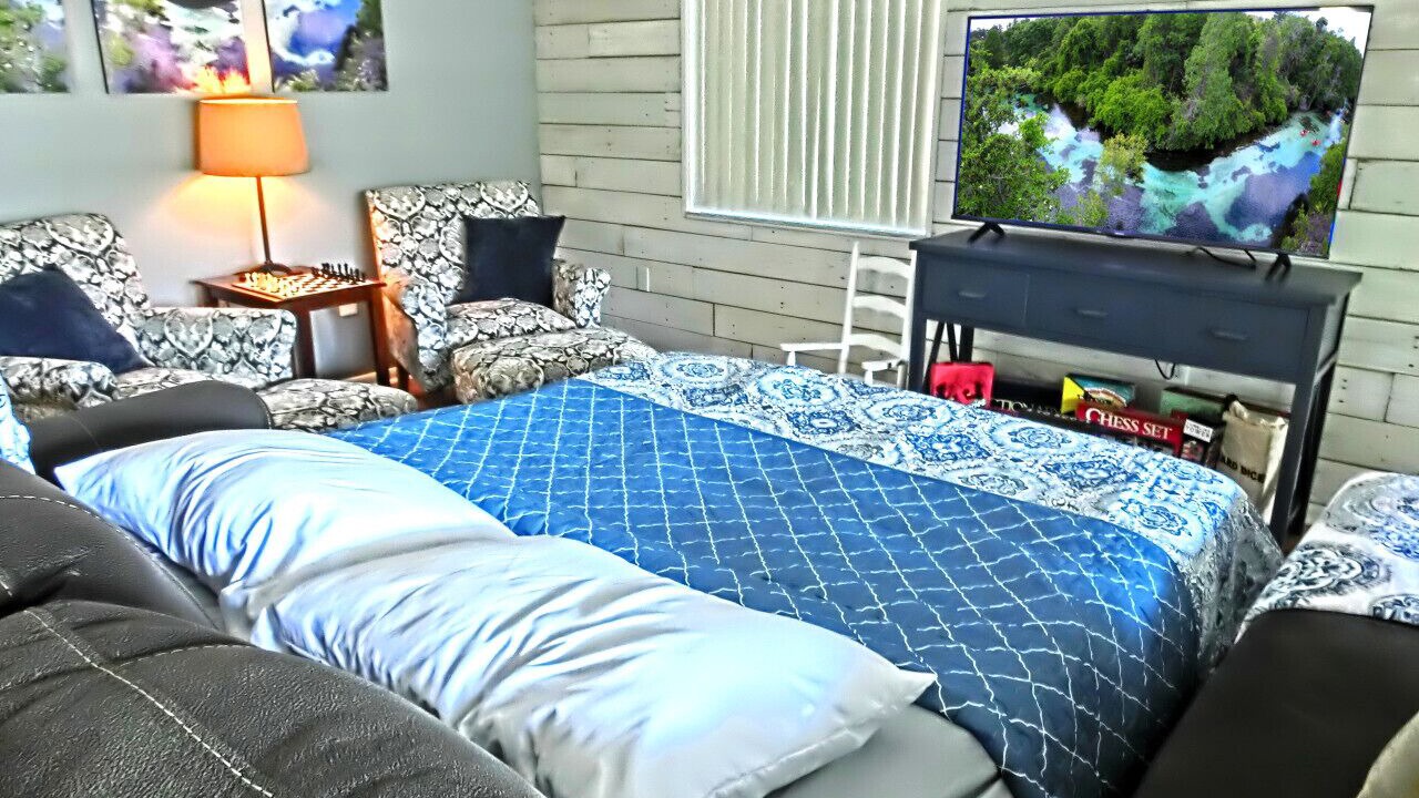Photo of Bedroom in Weeki Wachee Gardens