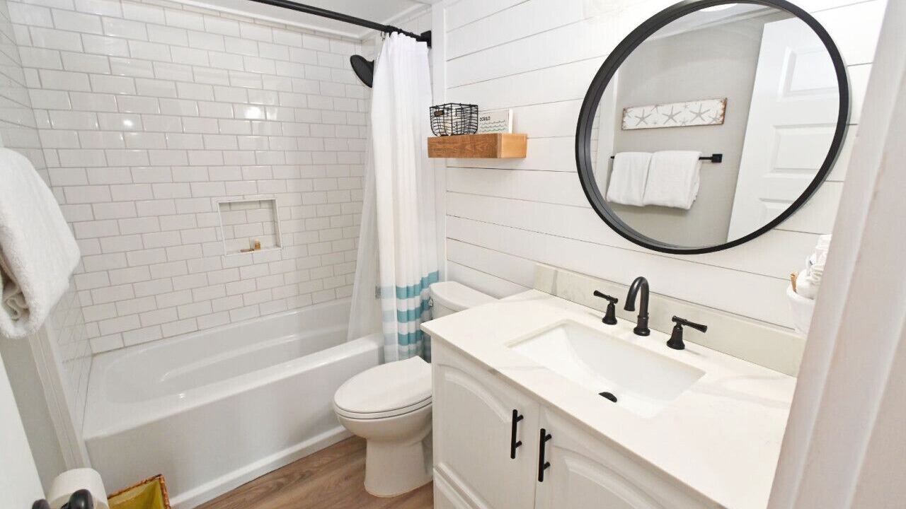 Photo of Bathroom in Holiday Isle