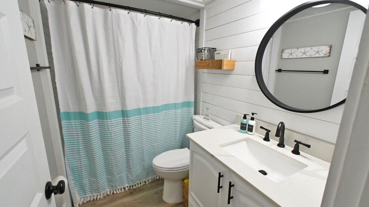 Photo of Bathroom in Holiday Isle