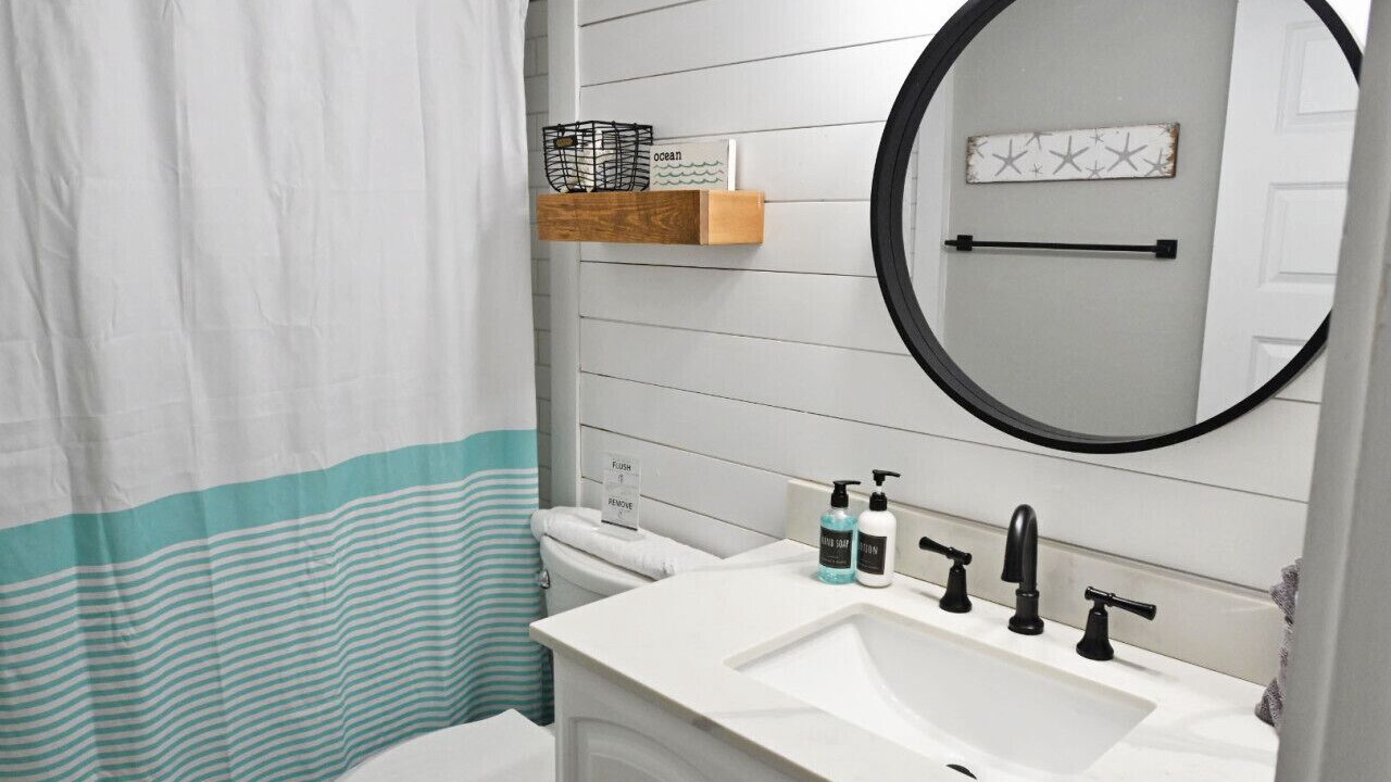Photo of Bathroom in Holiday Isle