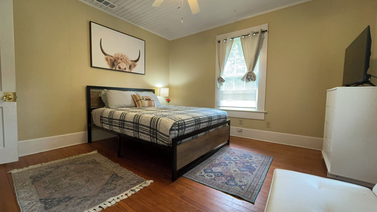 Photo of Bedroom in Valdosta