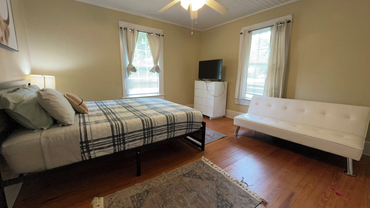 Photo of Bedroom in Valdosta