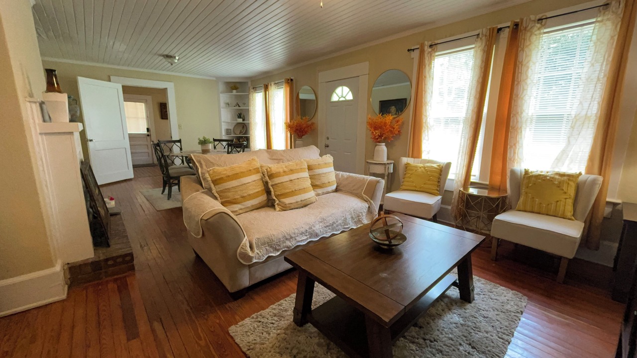 Photo of Livingroom in Valdosta