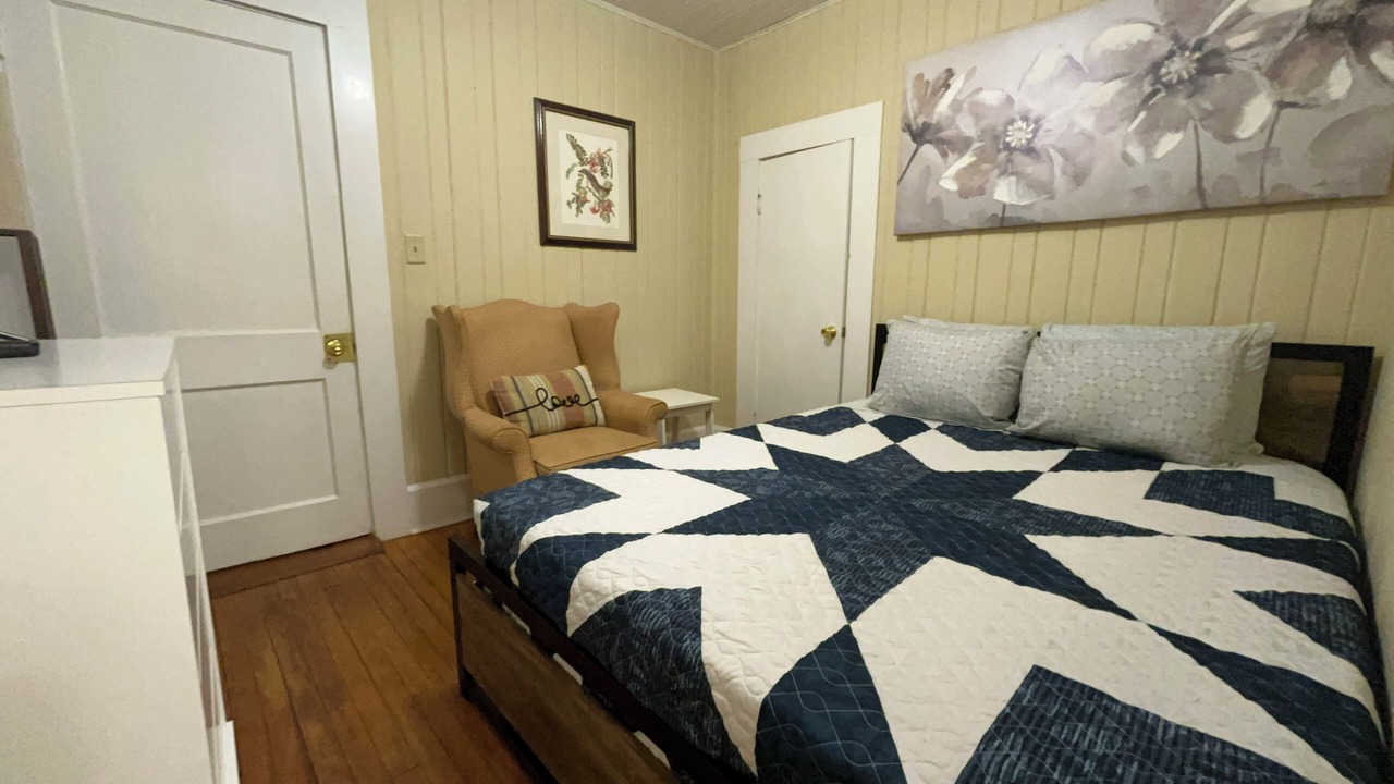 Photo of Bedroom in Valdosta