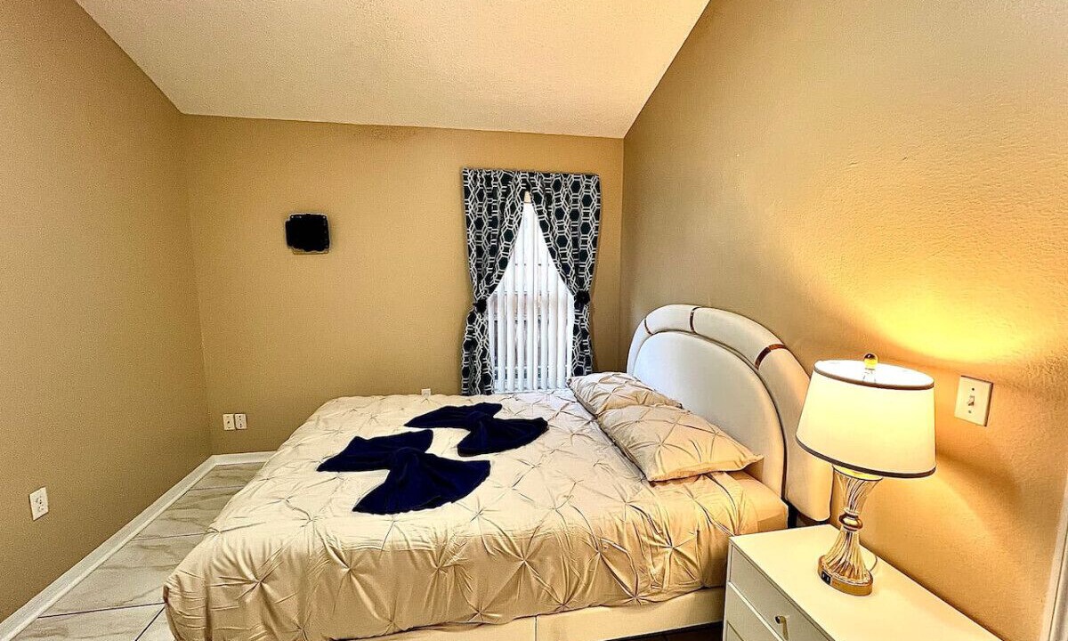 Photo of Bedroom in Town 'n' Country