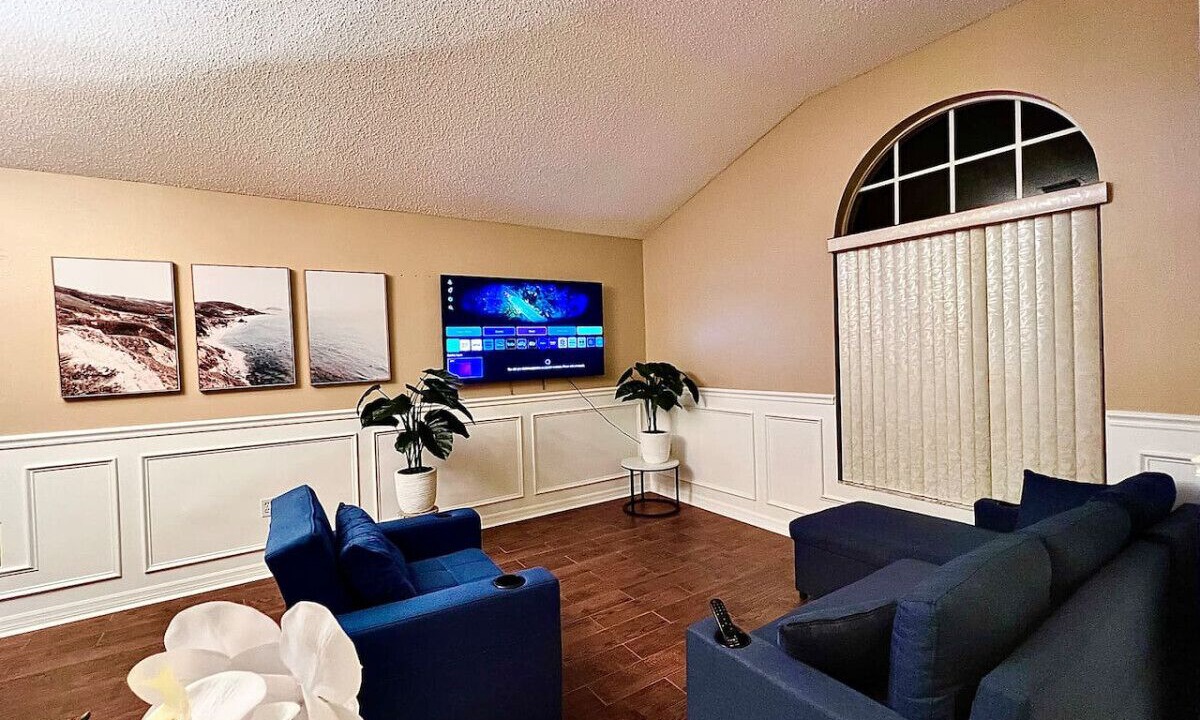 Photo of Livingroom in Town 'n' Country