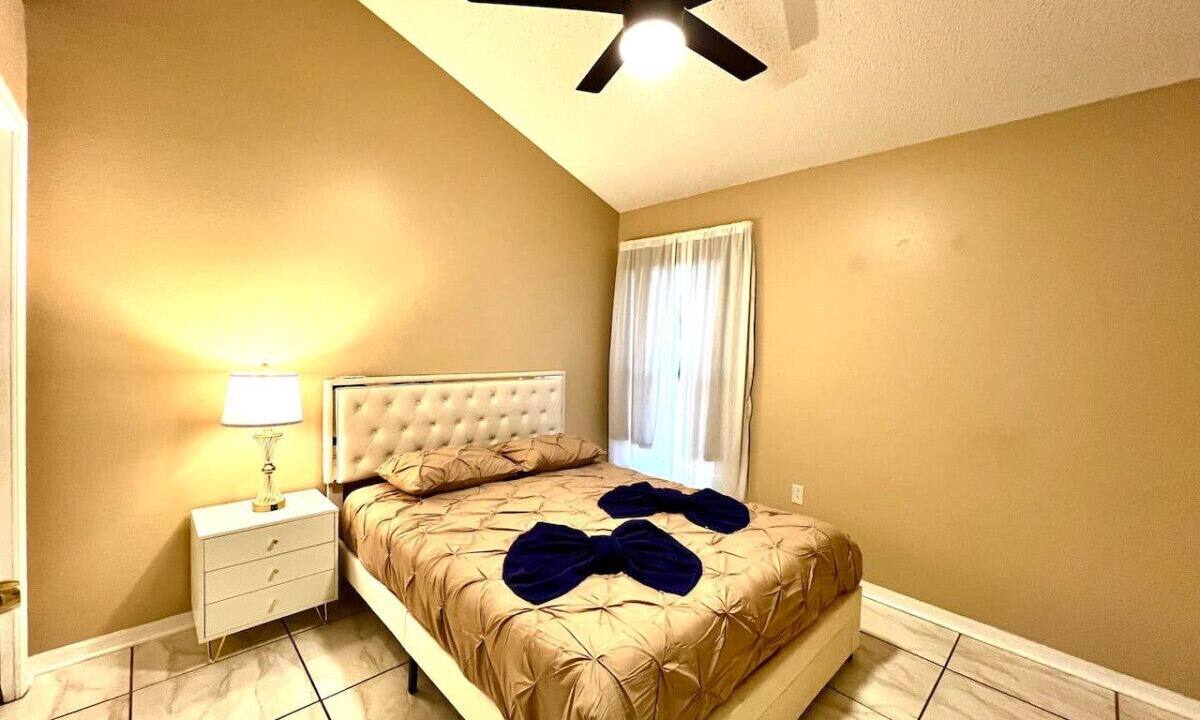 Photo of Bedroom in Town 'n' Country