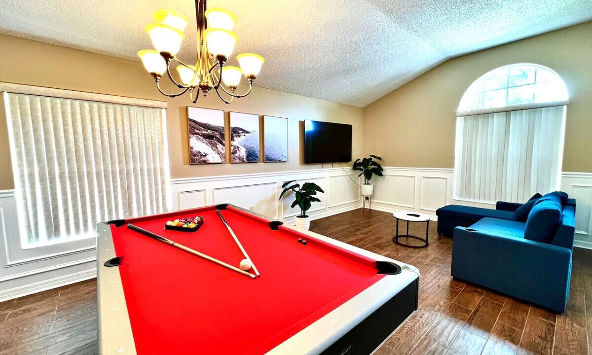 Photo of Livingroom in Town 'n' Country