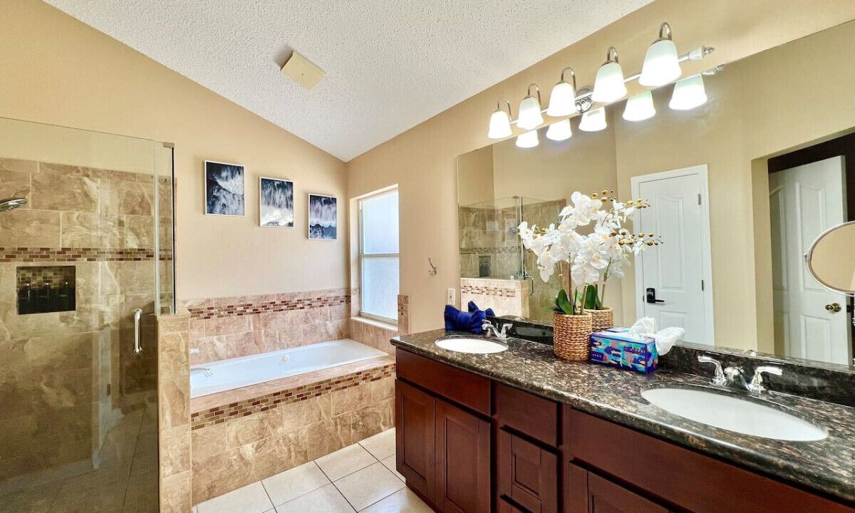 Photo of Bathroom in Town 'n' Country