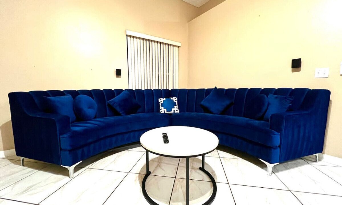 Photo of Livingroom in Town 'n' Country
