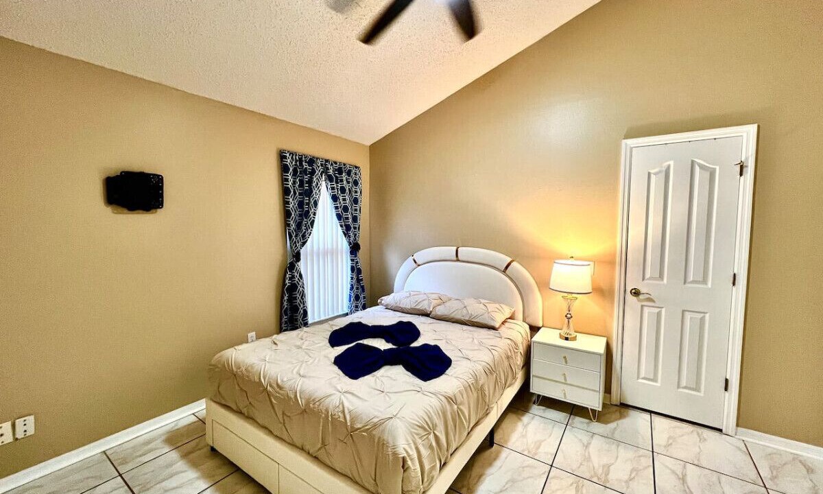 Photo of Bedroom in Town 'n' Country
