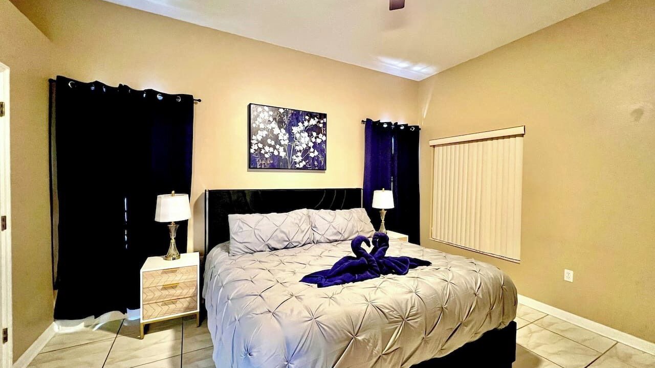 Photo of Bedroom in Town 'n' Country