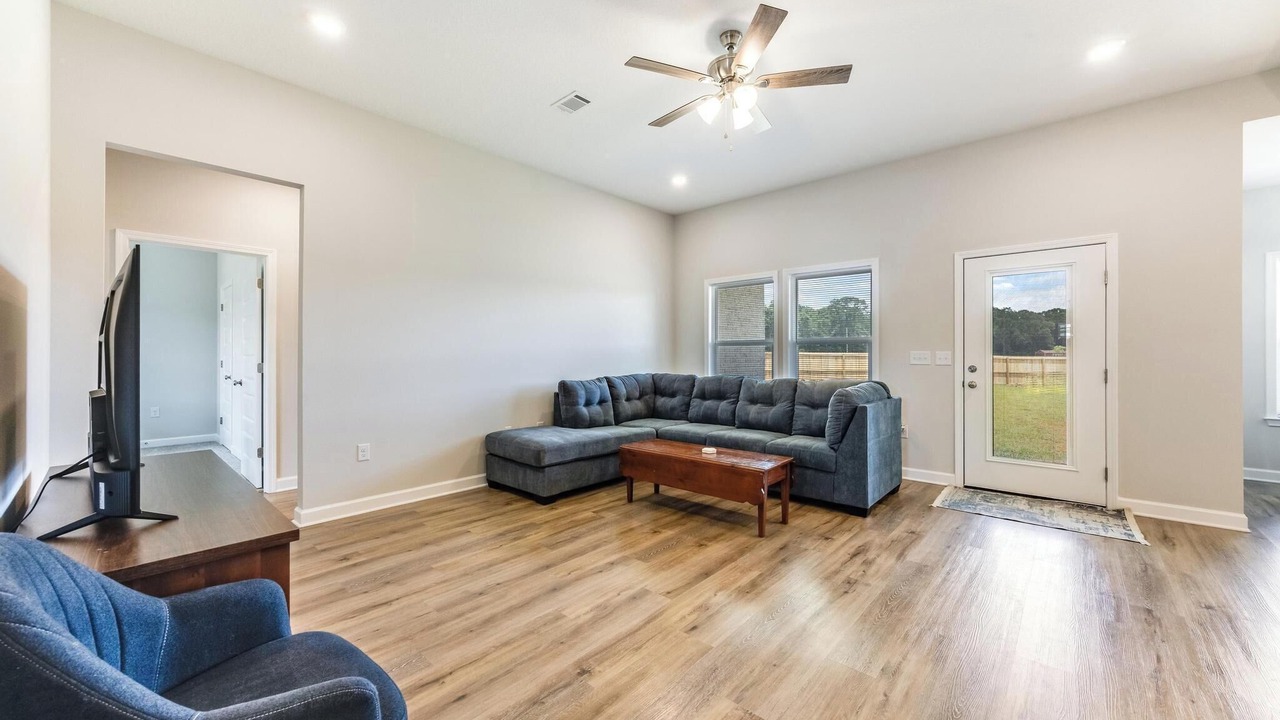 Photo of Livingroom in Baker